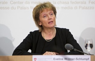 Eveline Widmer-Schlumpf zadaje ostatni cios szwajcarskiej tajemnicy bankowej