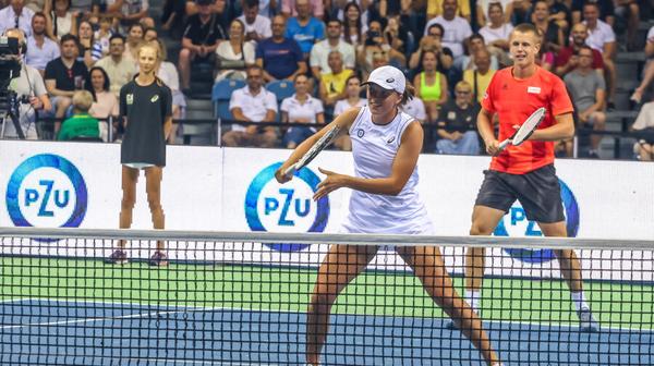 Setki tysięcy widzów przyciągnął  mecz charytatywny Igi Świątek 