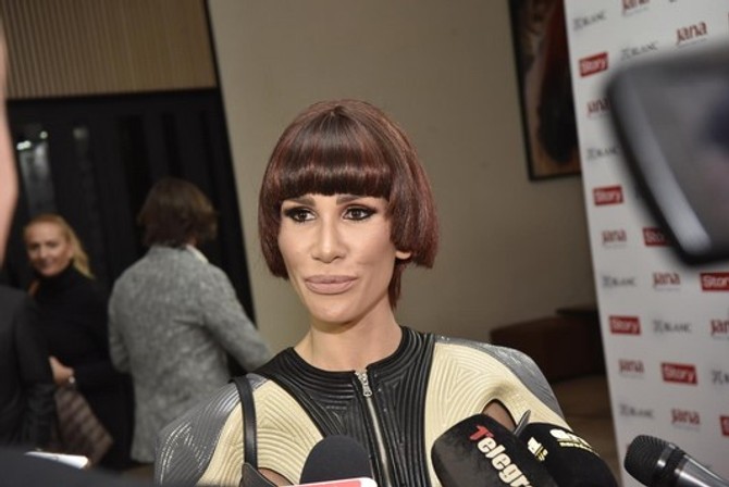 Nikolija sa kratkom perikom