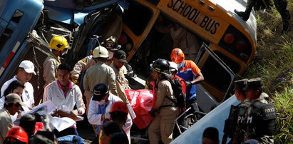 Autobus szkolny zderzył się z ciężarówką. Wiele ofiar!