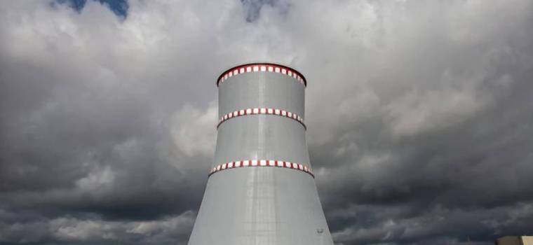 Elektrownia atomowa w Ostrowcu. Znajduje się dwa razy bliżej Polski niż Czarnobyl