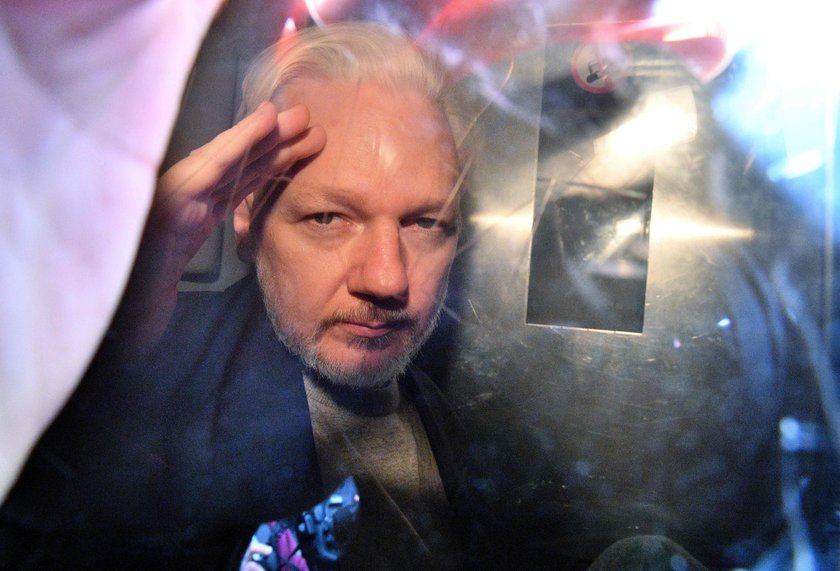 Londyn: Julian Assange usłyszał wyrok. Założyciel WikiLeaks skazany na więzienie