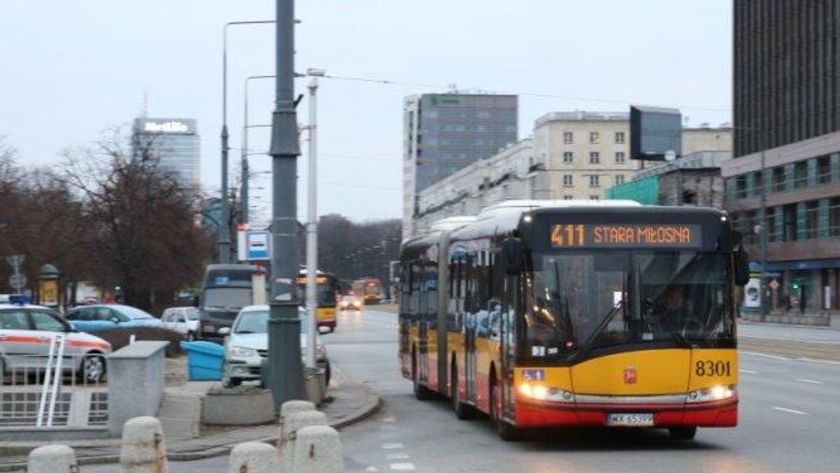 Od dziś trasy linii 151 i 411, kursujących z Gocławia i Starej Miłosnej, zostały wydłużone do centrum Warszawy. Autobusy kończą kursy przy Dworcu Centralnym, a zaczynają na przystanku przy ul. Marszałkowskiej. W ten sposób ZTM spełnił postulaty mieszkańców, wnioskujących o wprowadzenie takiego rozwiązania.