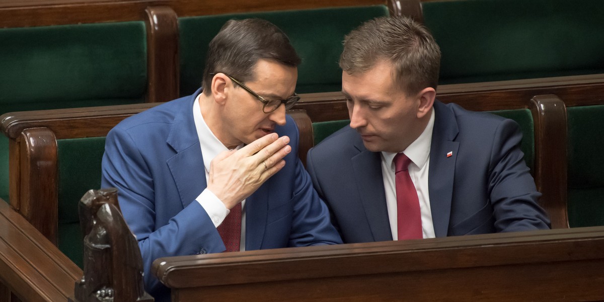 Sejm miał przeprowadzić pierwsze czytanie projektu zniesienia limitu 30-krotności składek na ZUS we wtorek. Jednak poseł PiS Marcin Horała w imieniu klubu wycofał go. Nikt nie chciał go poprzeć. Głosowanie przeciw zapowiadała cała opozycja i Porozumienie Jarosława Gowina. 