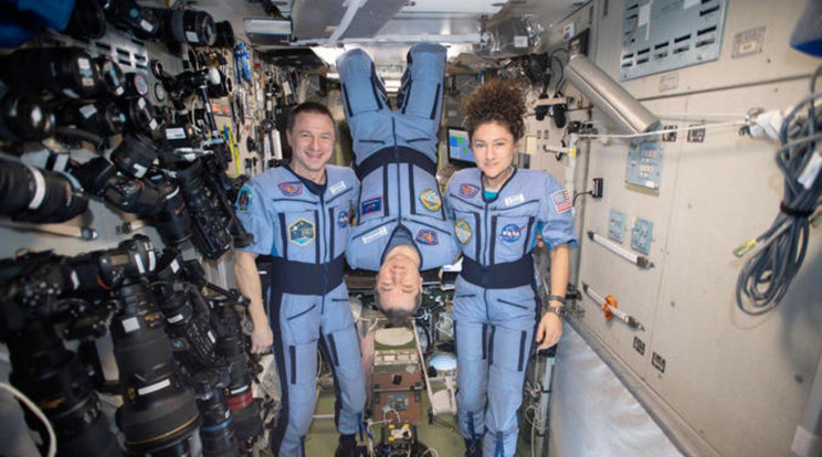 Jessica Meir (jobbra) nyilatkozott a félelmeikről. / Fotó: NASA