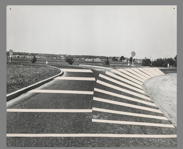 Emilia Bohdziewicz, Ryszard Winiarski, Adam Styka, Adam Załęski Propozycja zagospodarowania przestrzennego Trasy Muzeum – Zalew Zegrzyński, 1971 kolaż. fotografia,  papier na sklejce, 50 × 60 cm,  Muzeum Narodowe w Warszawie