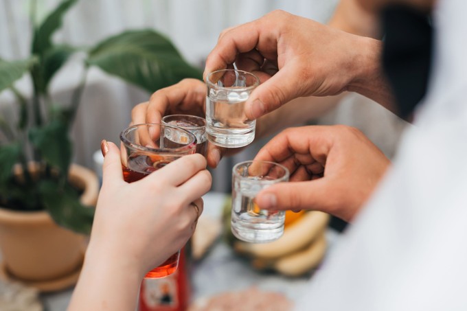Vajon lehet egészséges bizonyos mennyiségű alkohol fogyasztása? Ezt mondják a szakemberek!