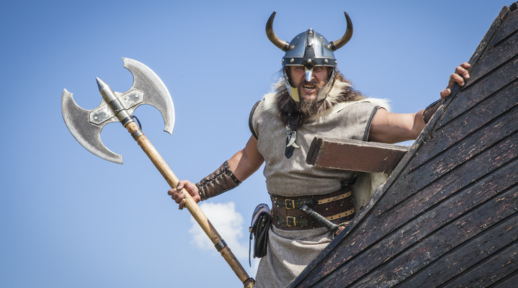 A képeskönyvekben vagy a filmvásznon jól mutat, ám a harcban nem lett volna túl előnyös, ha a vikingek szarvakat viseltek volna a sisakjaikon / Fotó: Getty Images