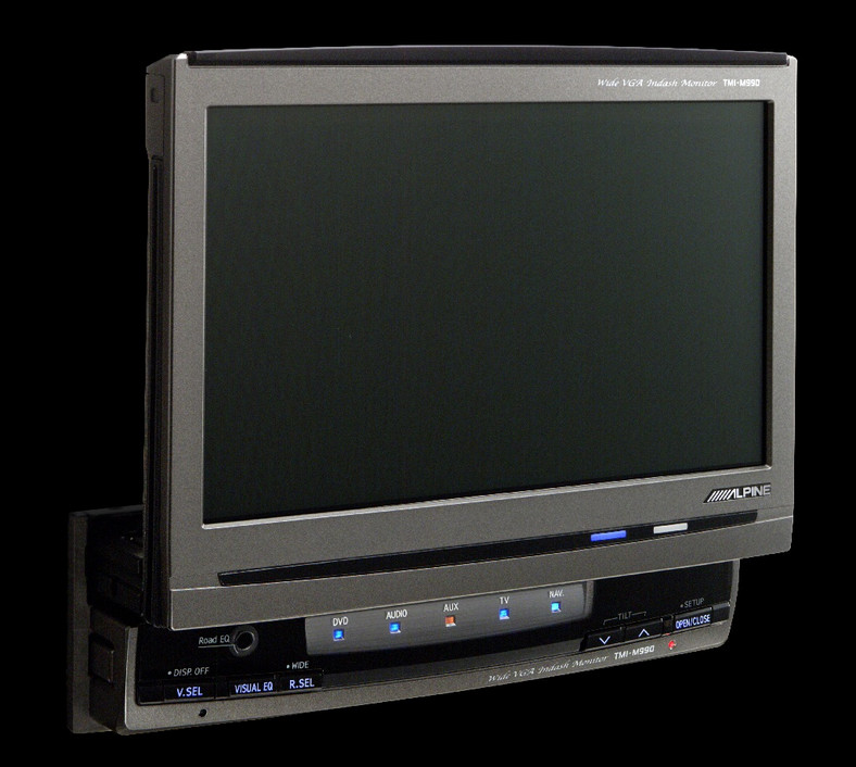 W chwili debiutu w 2009 roku Alpine TMI-M990 miał najlepszy na świecie wyświetlacz o rozdzielczości 2400 x 480 pikseli.