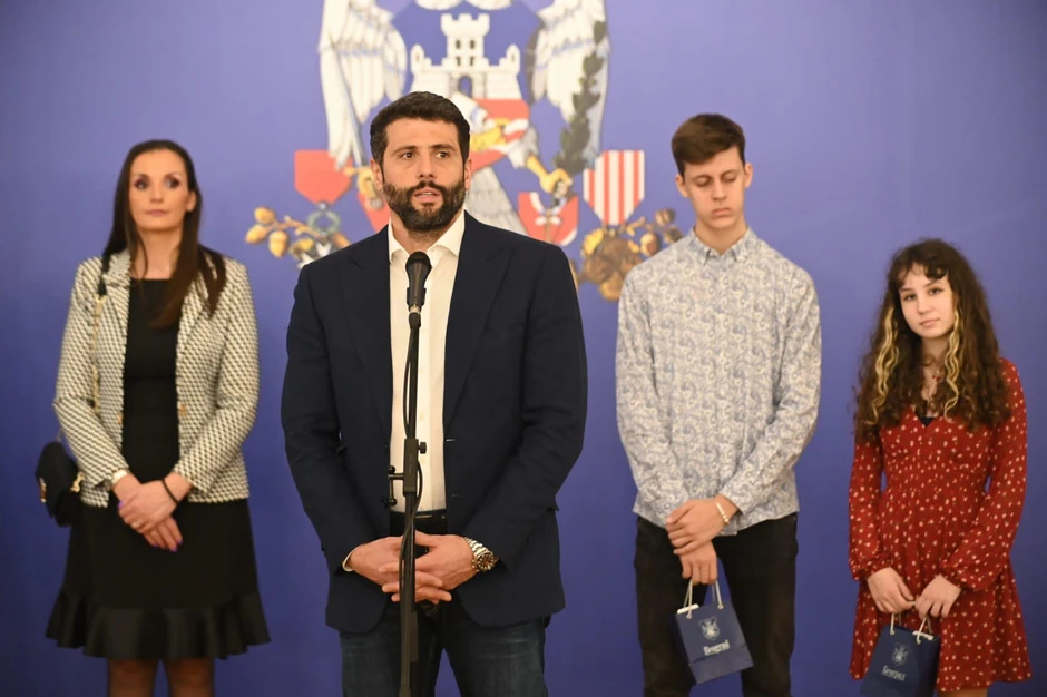 Gradonačelnik sa učenicima