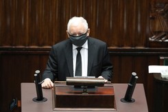 Kaczyński: Problem młodych par rozwiązuje 100 tysięcy kredytu