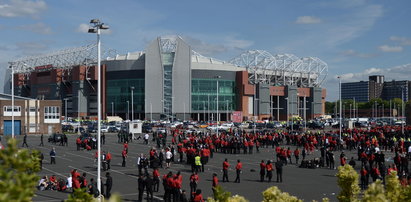 Manchester United zapłaci kibicom za... alarm bombowy?