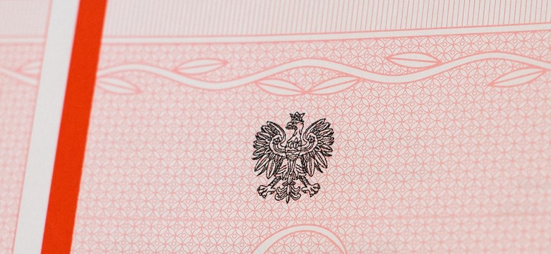 Czerwony pasek na świadectwie. Dobre oceny nie zawsze wystarczą