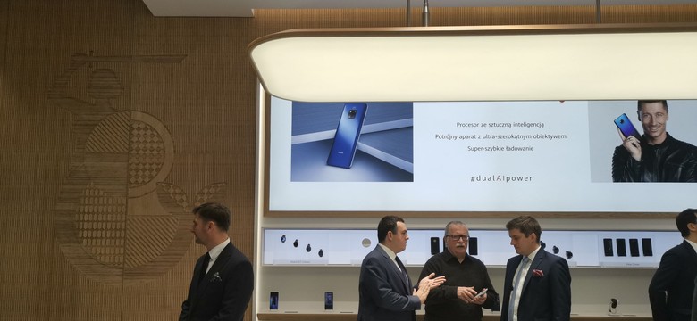 Pierwszy sklep Huawei w naszym regionie powstał w Polsce. Na otwarciu był Robert Lewandowski