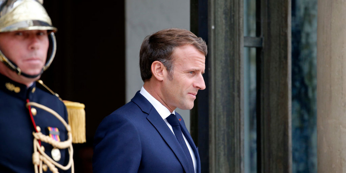 Emmanuel Macron w obliczu COVID-19 znalazł się w trudnej sytuacji jako prezydent Francji. 