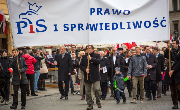 Samorządy PiS-owi coraz mniej potrzebne? "Rozkroją nas jak salami"