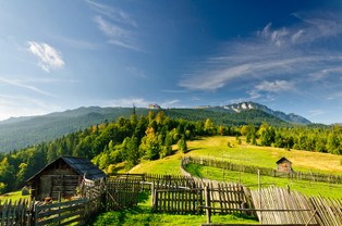 100 tys. gospodarstw w Rumunii nie ma gazu ani prądu. "Musimy budować od zera"