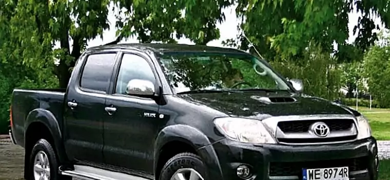 Toyota Hilux - zabawa na trzy litry