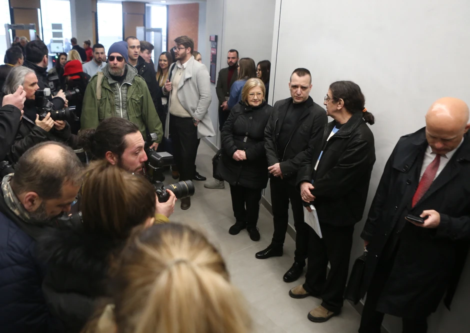 Marjanovići pred ulazak u sudnicu