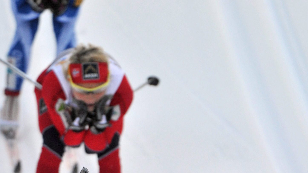 Justyna Kowalczyk wygrała już trzeci bieg podczas prestiżowych zawodów Tour de Ski. W finale sprintu na dystansie 1,2 km w Oberstdorfie, Polka zdeklasowała rywalki, przekraczając linię mety ponad trzy sekundy przed Marit Bjoergen.