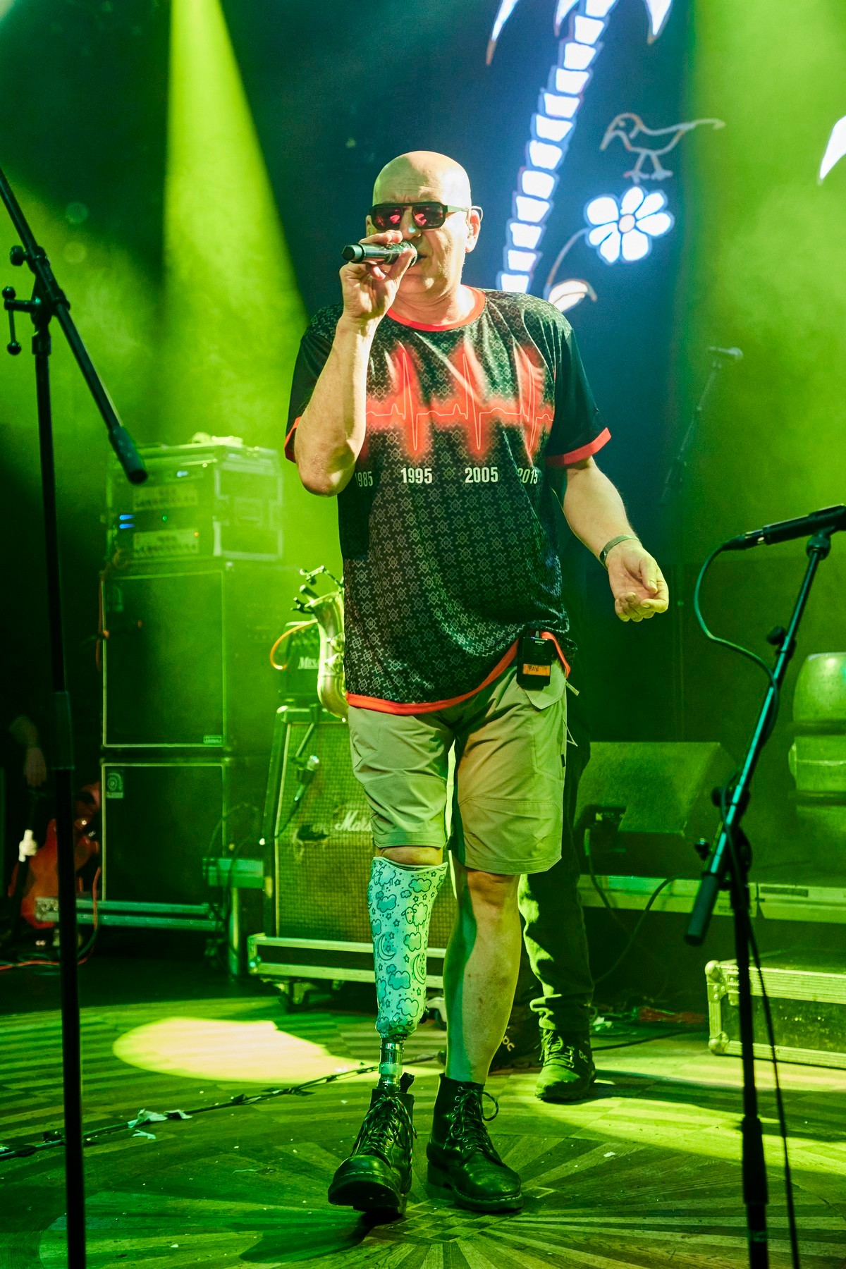 Český spevák, skladateľ, frontman skupiny Tři sestry Lou Fanánek Hagen, vlastným menom František Moravec.