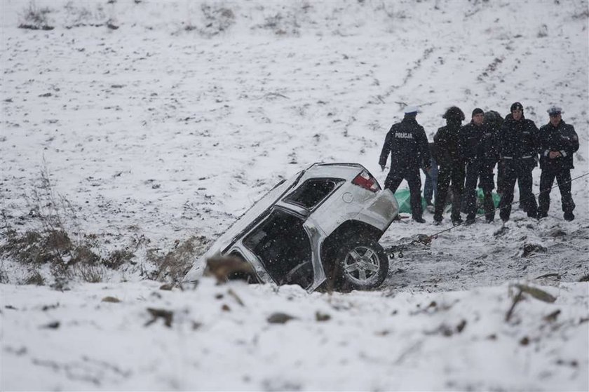 Auto wpadło do stawu. 4 osoby nie żyją!