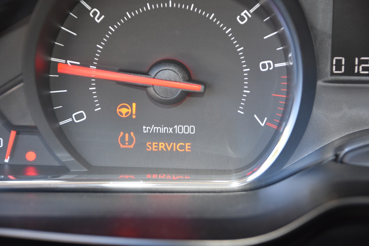 Po výmene pneumatík sa systém TPMS často sám prispôsobí, no niekedy vyžaduje reset.