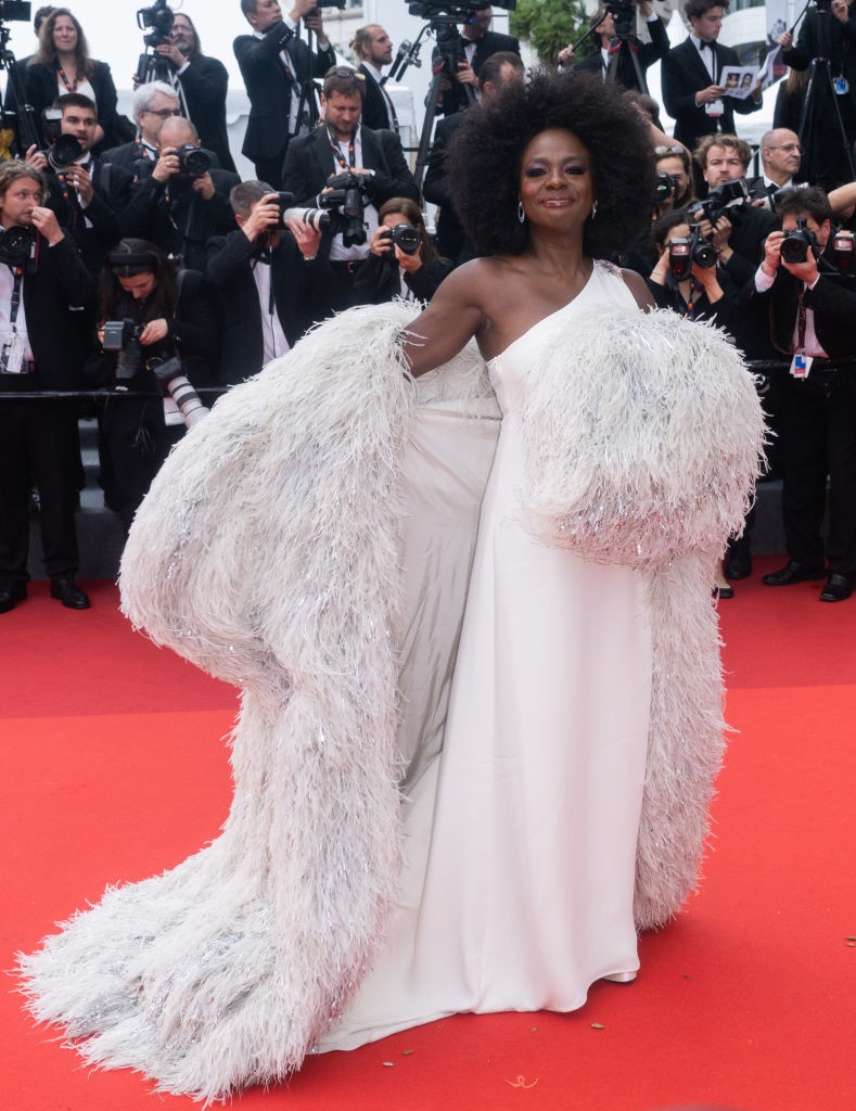 Viola Davis egyedi Valentino ruhában tűnik ki a tömegből