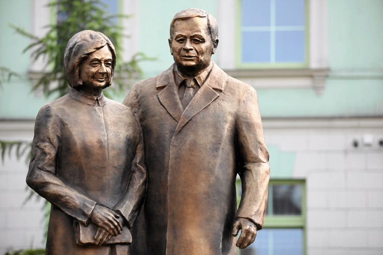 Pomnik Marii i Lecha Kaczyńskich