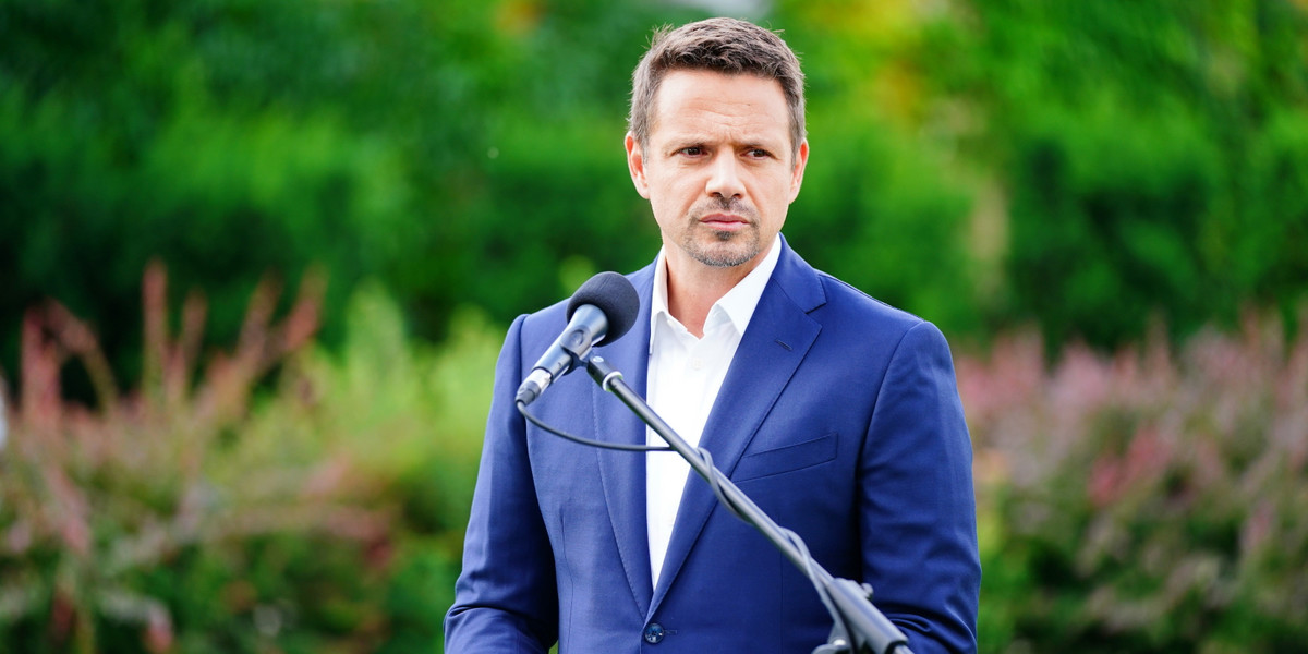 Rafał Trzaskowski odniósł się do doniesień medialnych o tym, że PiS miałby planować likwidację powiatów. 
