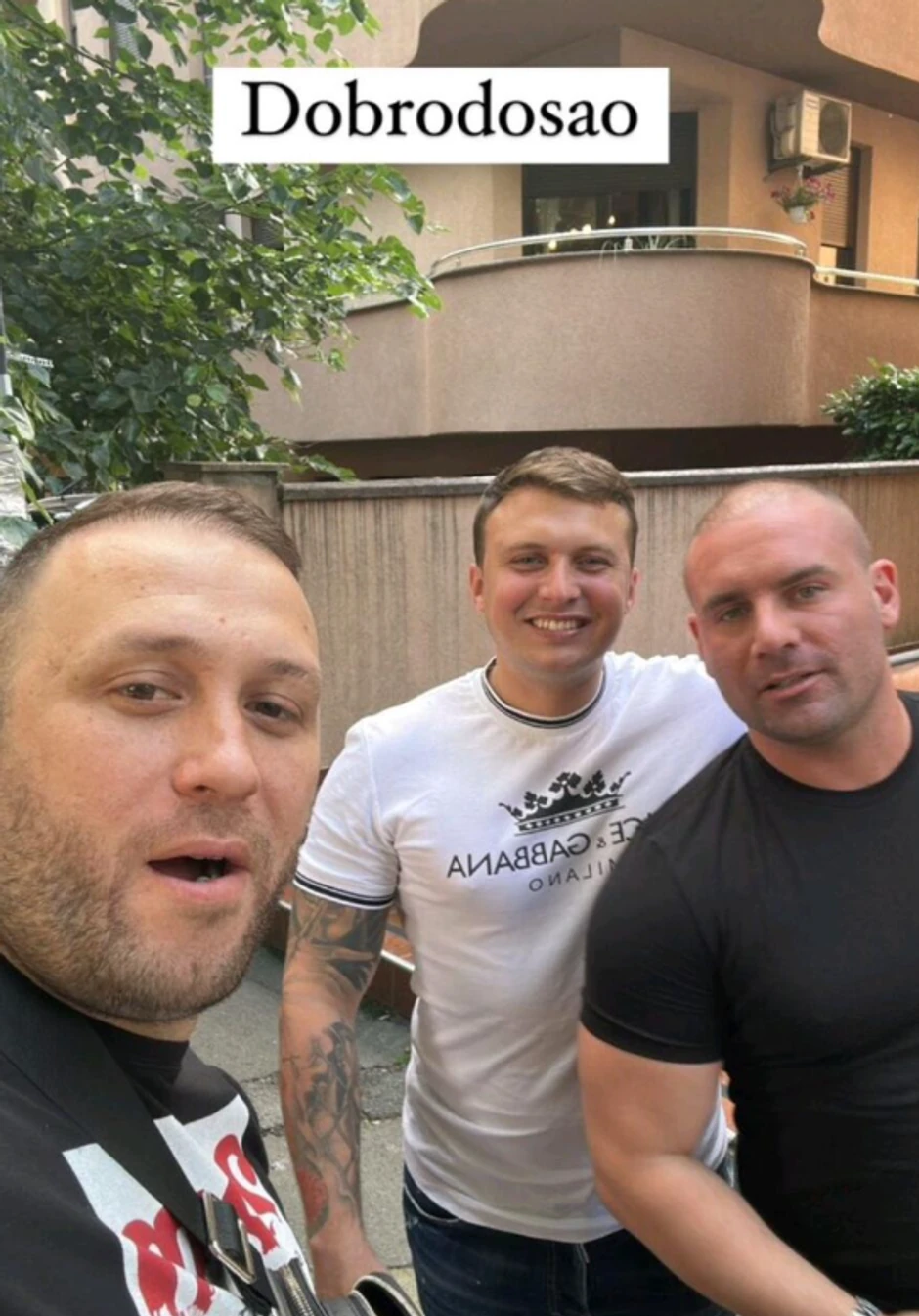 Stefan Karić sa prijateljima posle pritvora