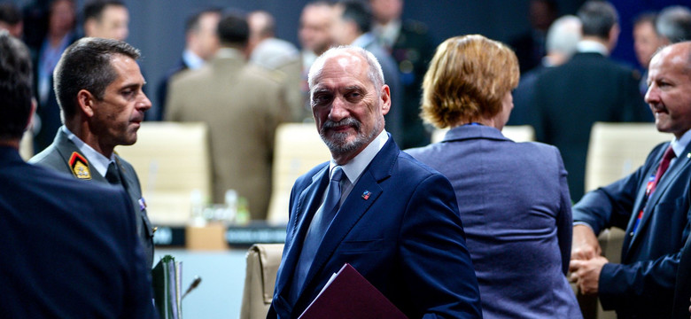 Macierewicz: Nigdy się tak nie czerwieniłem, jak wysłuchując nieustannych pochwał o szczycie NATO