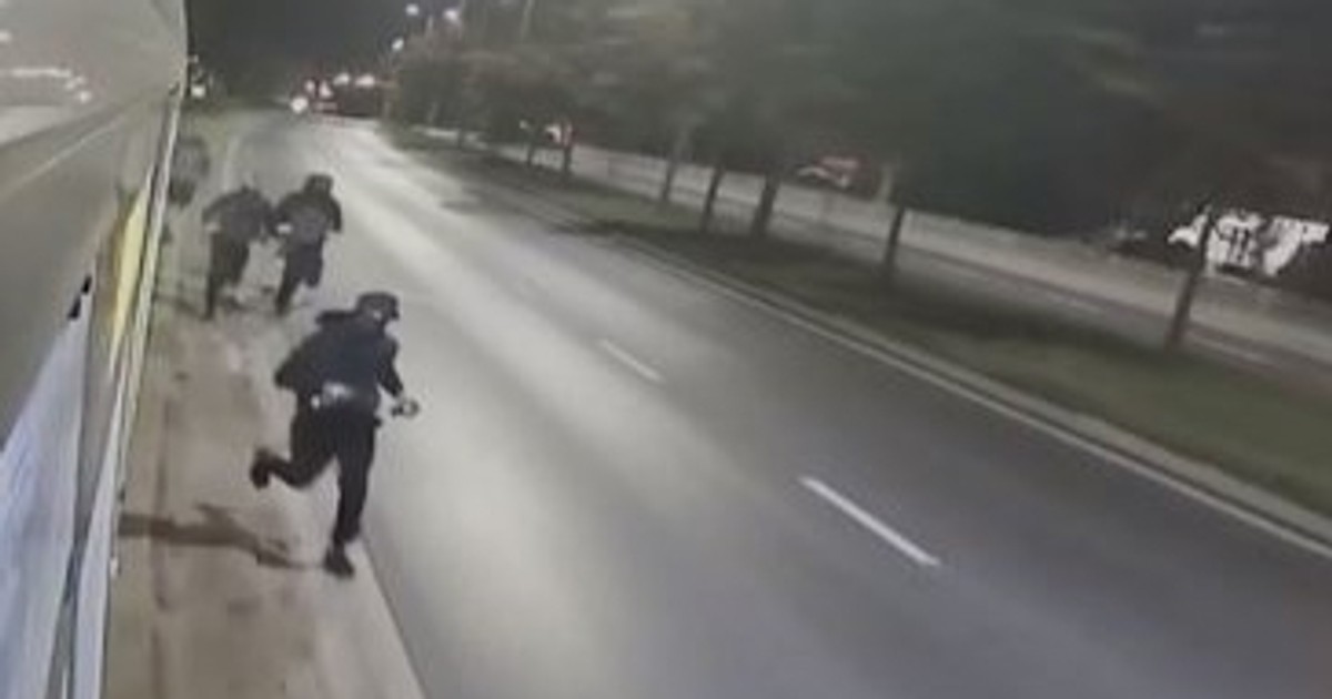 Napad na torach. Banda w kapturach zatrzymała tramwaj