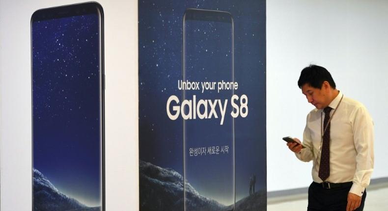 Samsung says it is investigating claims by a German hacking group that it has been able to fool the iris recognition technology on the flagship Galaxy S8 handset