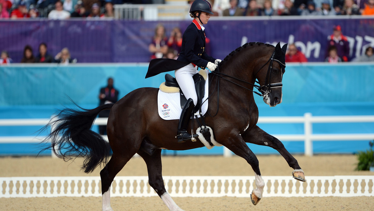 Brytyjka Charlotte Dujardin na koniu Velagro zdobyła złoty medal w ujeżdżeniu indywidualnym podczas igrzysk olimpijskich w Londynie.