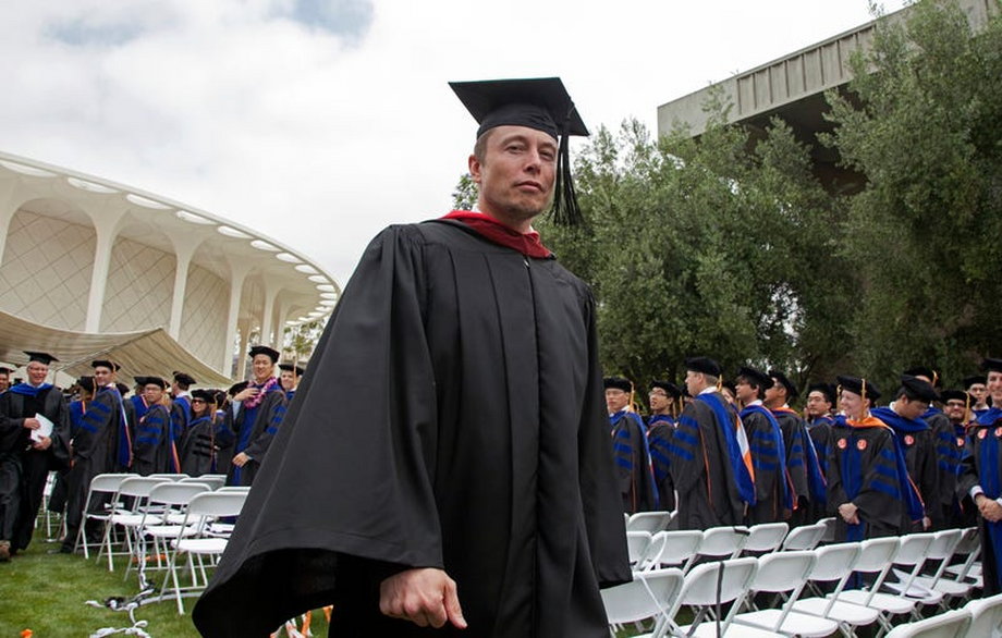 Elon Musk na Caltech 2021 r., gdzie wygłosił przemówienie inauguracyjne