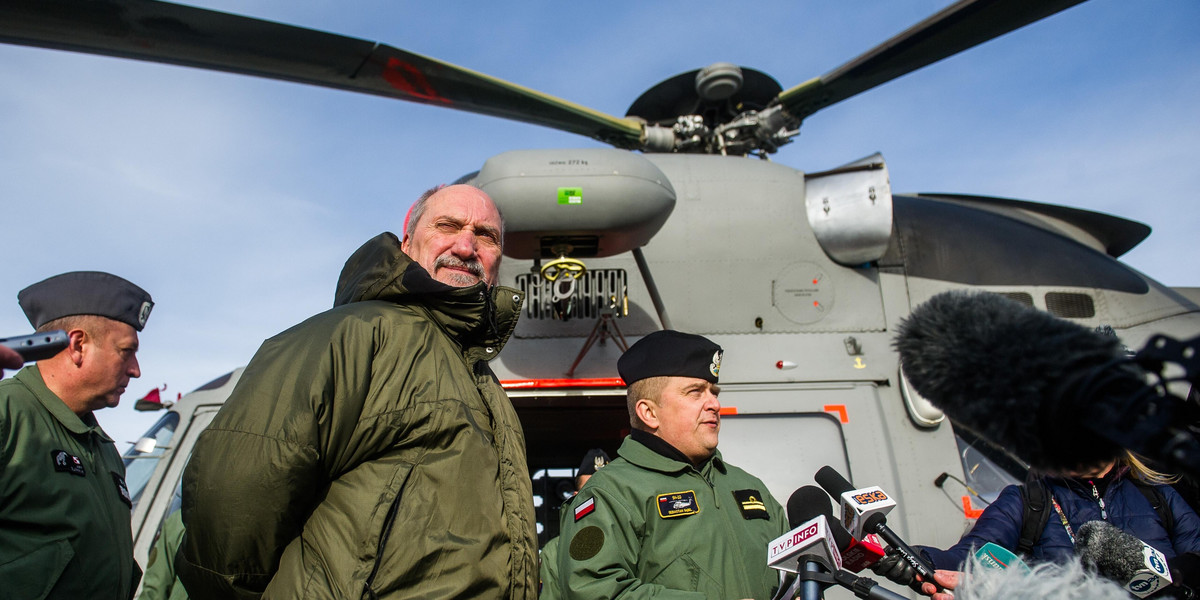 Macierewicz ma tupet! Zobacz, dokąd pojechał