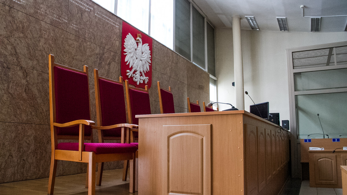 Sąd Apelacyjny w Krakowie utrzymał w mocy wyrok sześciu i pół roku pozbawienia wolności dla Zdzisława N., wielokrotnie karanego za fałszerstwa i nazywanego przez media "Matejką" z powodu zdolności plastycznych – ustaliła w piątek w sądzie.