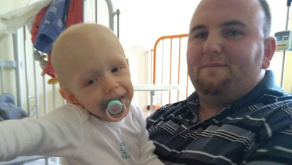 Igazi harcos: hét kemoterápiás kezelésen van túl 1 éves korára Rebeka – Újra van remény, hogy teljes életet élhet