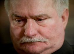 Wałęsa o prezydencie na pogorzelisku: Żałość