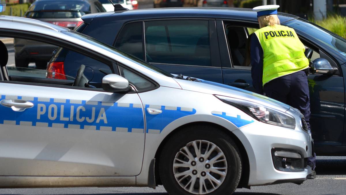 Nie miał prawa jazdy i wezwał kolegę. Ten też stracił prawko - zdj. poglądowe