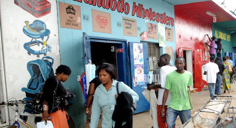 Shoppers in a busy market in Lusaka (Image Source: Alamy)