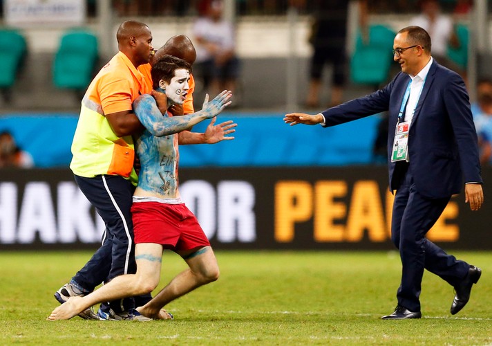 Golas wbiegł na boisko po meczu Szwajcaria - Francja