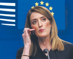 walka o władzę w europarlamencie. kulisy przesuwania się środka ue