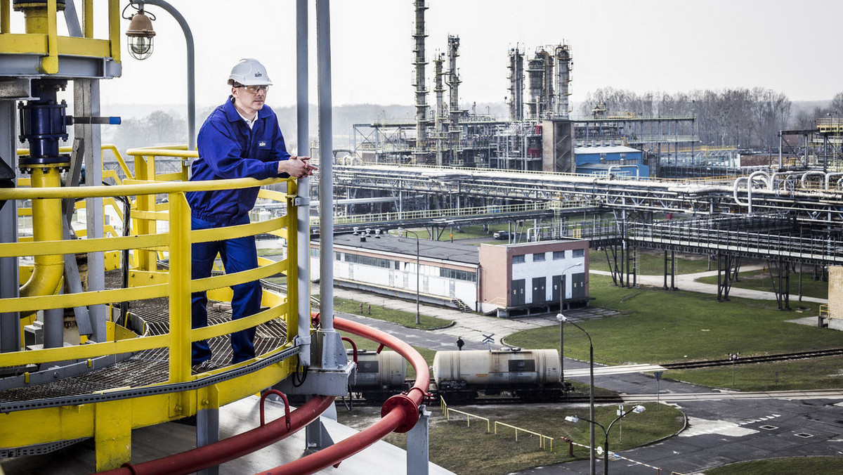 Wchodzące w skład Grupy Azoty Zakłady Chemiczne Police wydadzą 1,675 mld zł na instalację do produkcji propylenu metodą PDH - poinformowała spółka w komunikacie. Inwestycja ma być gotowa do 2019 roku. W czwartek rada nadzorcza spółki wyraziła zgodę na zakup składników aktywów trwałych w ramach inwestycji.