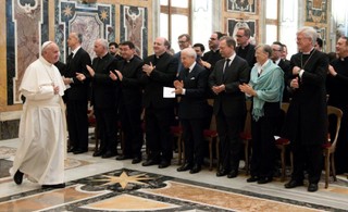 Były generał jezuitów: Papież Franciszek bierze pod uwagę możliwość ustąpienia z urzędu