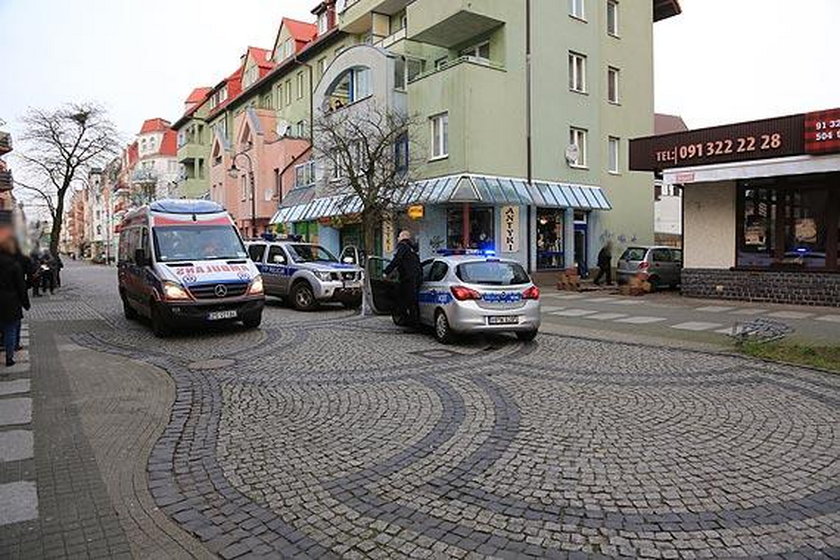 Kierowca uciekał przed policją. O mało nie wjechał w rodzinę z dzieckiem