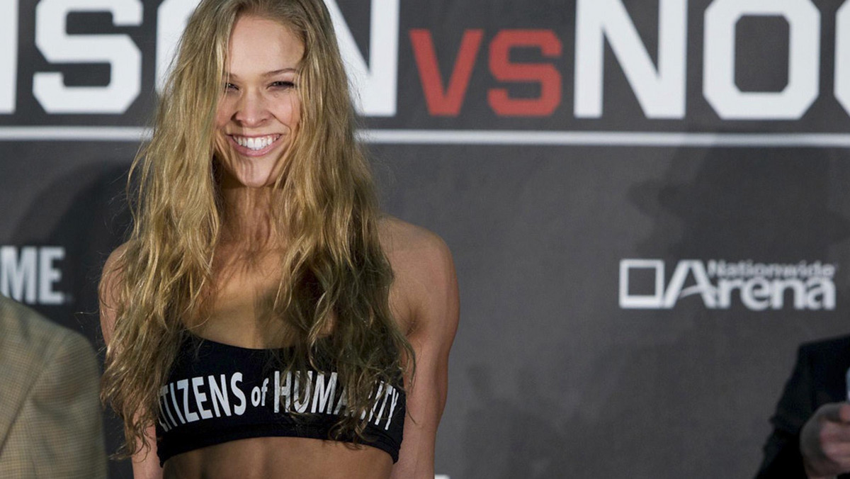 W sobotę 17 sierpnia odbyła się gala Strikeforce: "Rousey vs. Kaufman", która miała miejsce w hali Valley View Casino Center w San Diego w Kalifornii. Była to kolejna impreza koncernu Zuffa z telewizją Showtime i kolejna z kobiecym main eventem. W głównej roli wystąpiły amerykańska judoczka Ronda Rousey (6-0 MMA, 4-0 SF) i Kanadyjka Sarah Kaufman (15-2 MMA, 6-2 SF). Stawką był pas wagi koguciej (61 kg), który dzierży od niedawna Rousey.