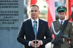 Andrzej Duda: Funkcjonariuszy Straży Granicznej próbuje się poniżać. "To podłość"