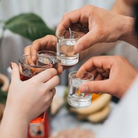 Vajon lehet egészséges bizonyos mennyiségű alkohol fogyasztása? Ezt mondják a szakemberek!